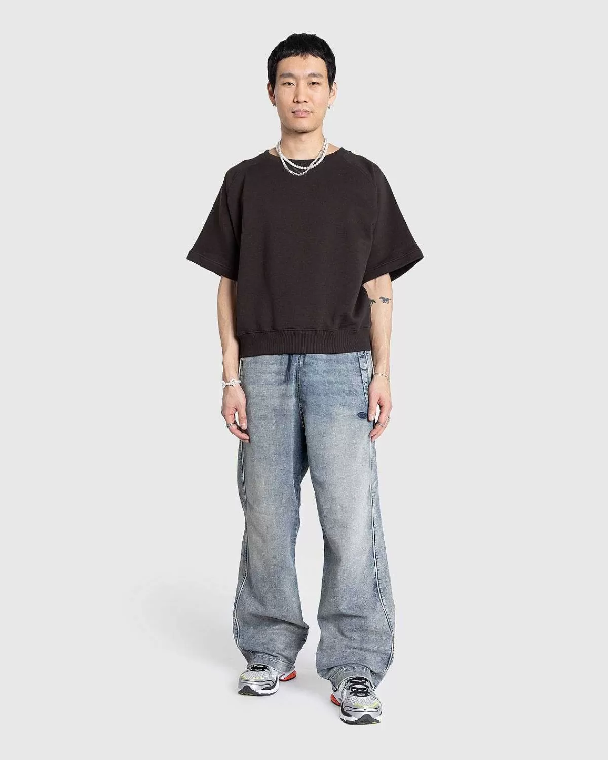 Strik>Meta Campania Collective Sigmar Jersey Bomuld Kortaermet Rund Hals Mork Chokoladebrun